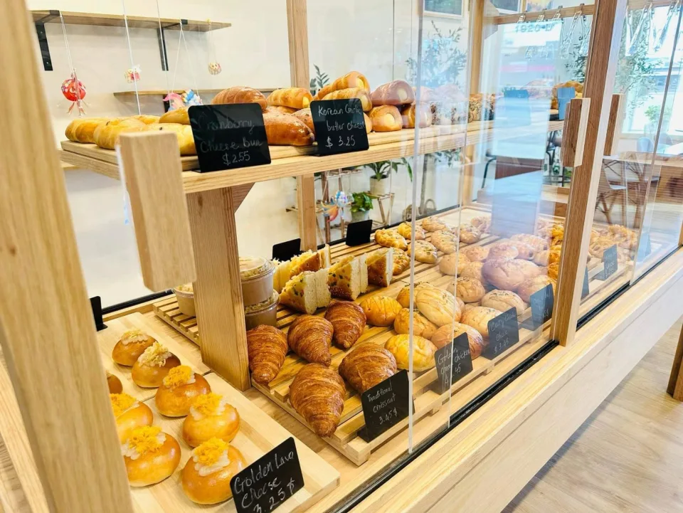 Khay bánh mới ra lò tại Ngô Thị Mạnh